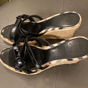 Burberry patent leather slip sandals